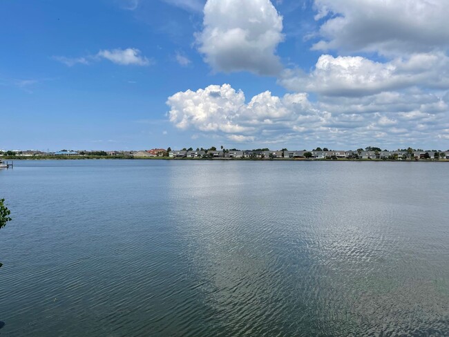 Building Photo - Waterfront Views