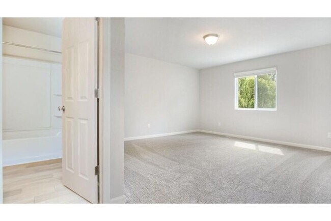 Building Photo - 11128 Farmway Dr