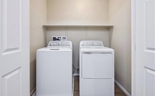 Building Photo - HIVE FALL MOVE-IN SPECIAL: NEWER 2024 BUILD | GATED COMMUNITY | SOLAR INCLUDED
