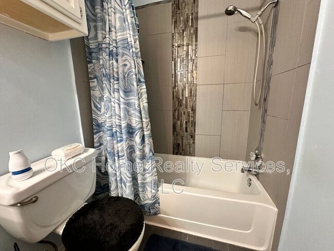 Building Photo - 17316 Valley Crst