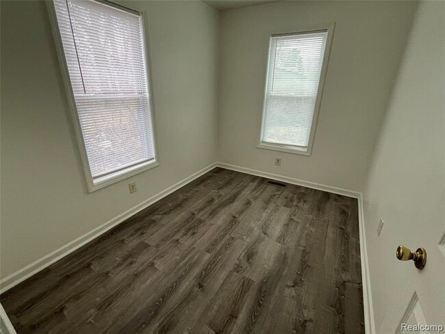 Building Photo - 438 Kenilworth Ave