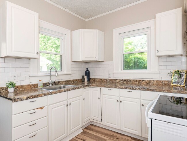 Building Photo - Lovely Two Story, 3 Bedrooms, 2 Bath Home