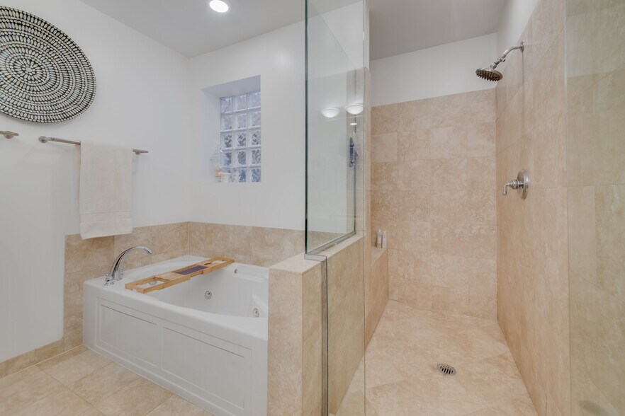 Master Bathroom - 1506 N Sedgwick St