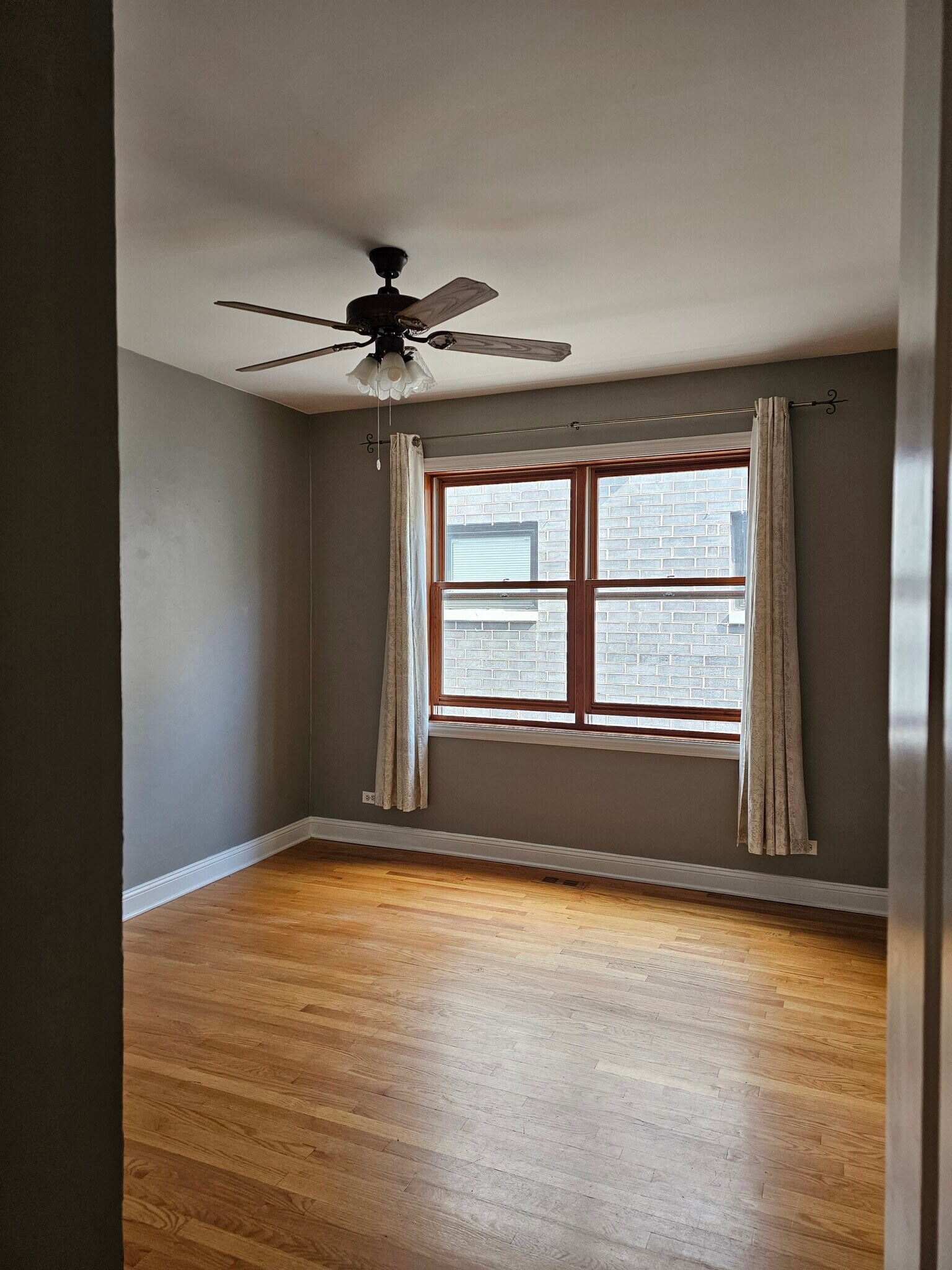 Bedroom 3, without furniture - 4933 N Winthrop Ave