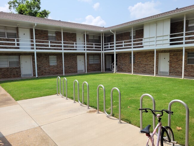Building Photo - 301 N University Dr