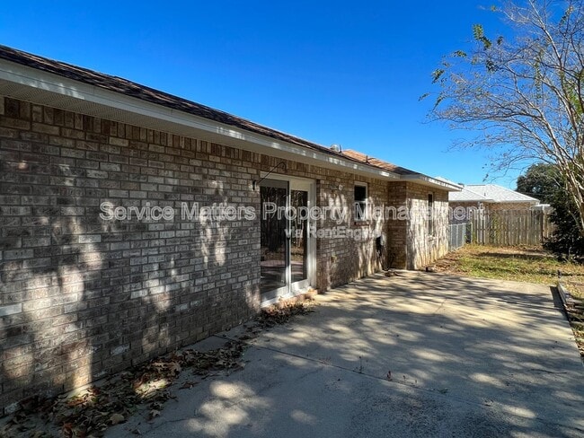 Building Photo - 4925 Hyatt Ln