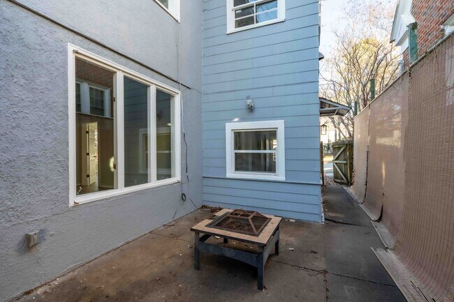 Building Photo - Prime Location! 2bed/ 2 bath! Schedule a tour today!