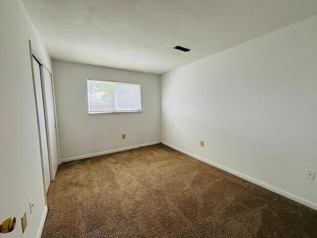 Building Photo - 833 Claytor Square