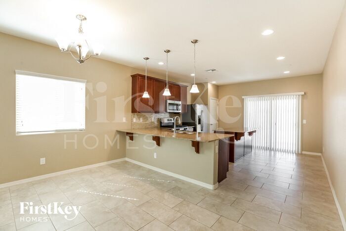 Building Photo - 21385 W Monte Vista Rd