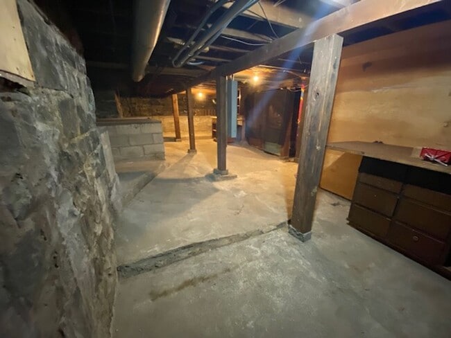 Building Photo - Historic Magill House on NW 1st Street