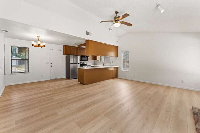 Building Photo - 101 Claim Ct