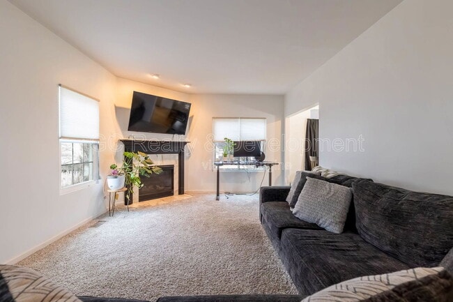 Building Photo - 1636 Fredericksburg Ln