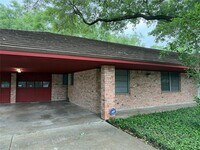 Building Photo - 1011 Pampa St