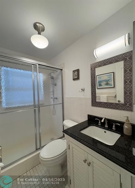 Building Photo - 1055 Country Club Dr