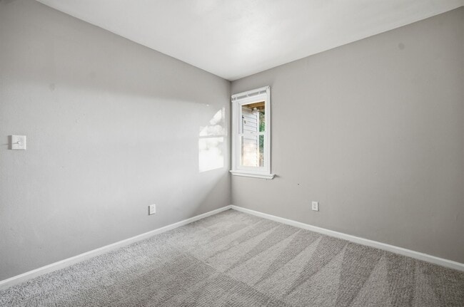 Building Photo - 243 W 32nd St