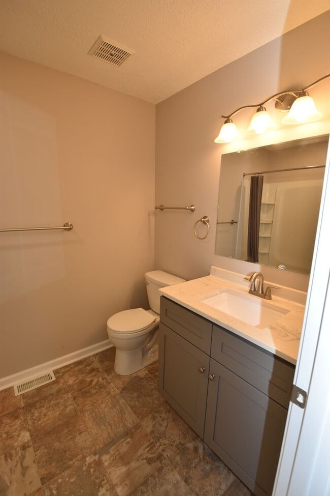 Building Photo - Coachlite 1439-1441