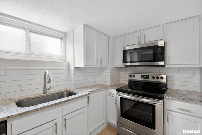 Building Photo - 4325 S Cherokee St