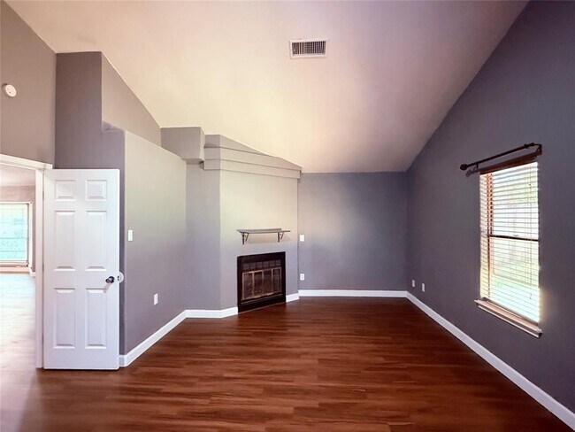 Building Photo - 12314 Thompkins Dr