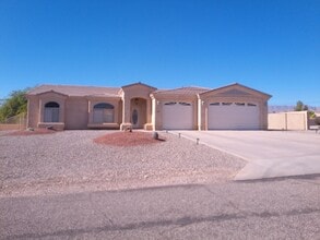 Building Photo - Winter Rental Available October-April 2026
