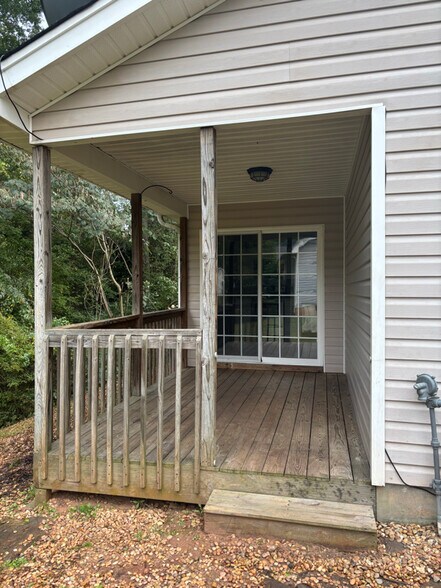 Building Photo - 438 Old Colony Rd