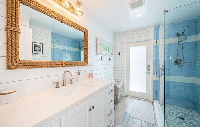 Building Photo - 2180 Dolphin Blvd S