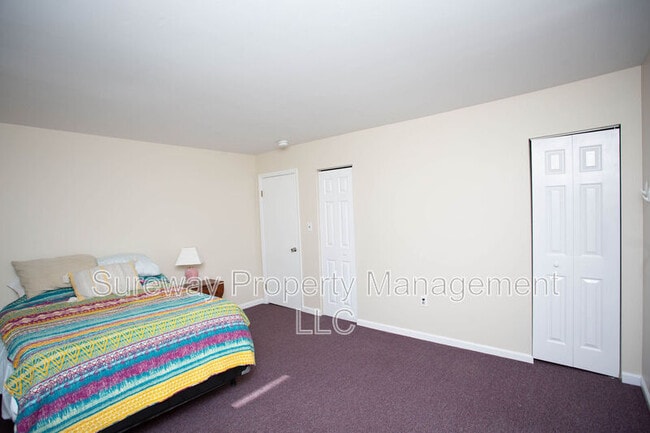 Building Photo - 90 Clubhouse Rd