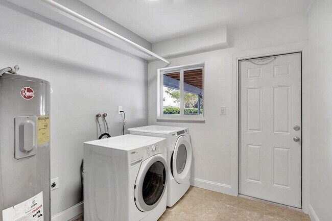 Building Photo - 208 NW 1st St