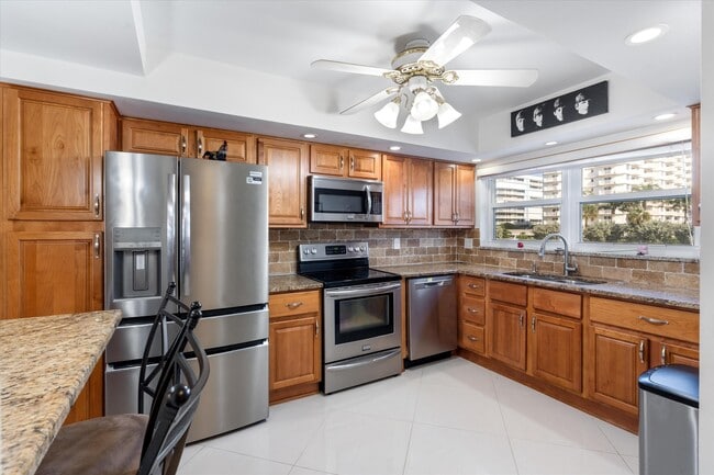 Building Photo - 3224 S Ocean Blvd