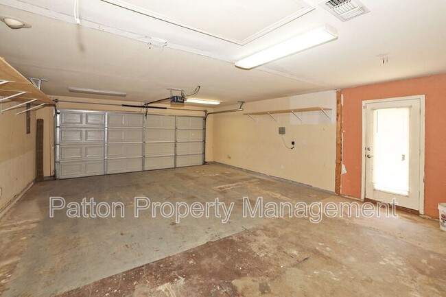 Building Photo - 6205 Janae St