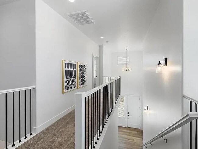 Building Photo - 2065 S Grandiflora Rd