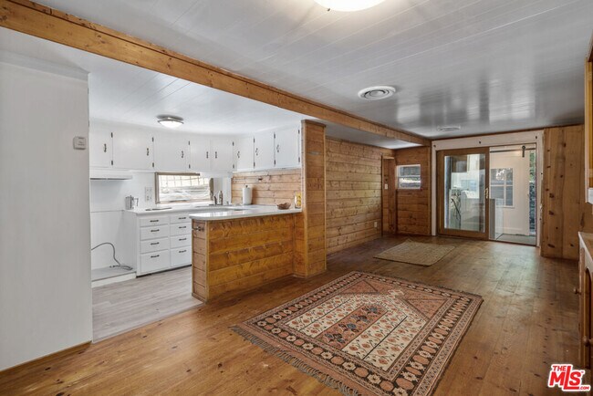 Building Photo - 618 S Topanga Canyon Blvd