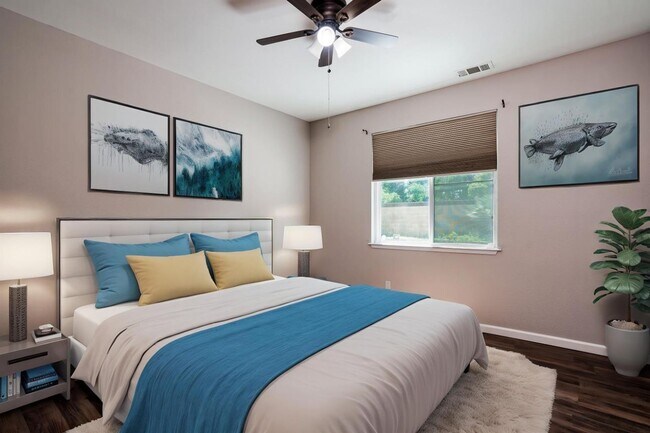 Building Photo - Perfect 6/3 Clovis Home for Large Family!