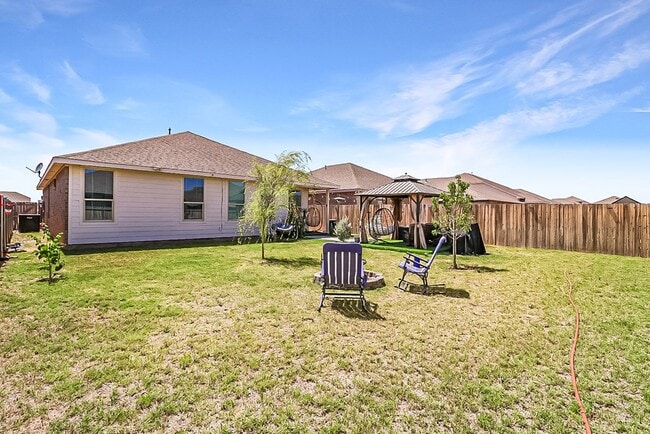 Building Photo - 6402 Oracle Dr