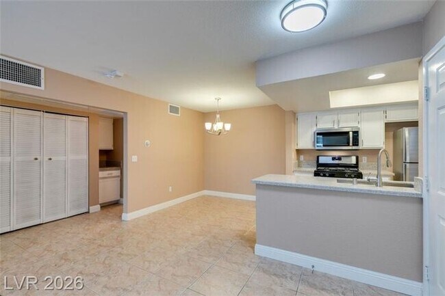 Building Photo - Beautiful Condo in a sought-after Gated Summerlin Community!