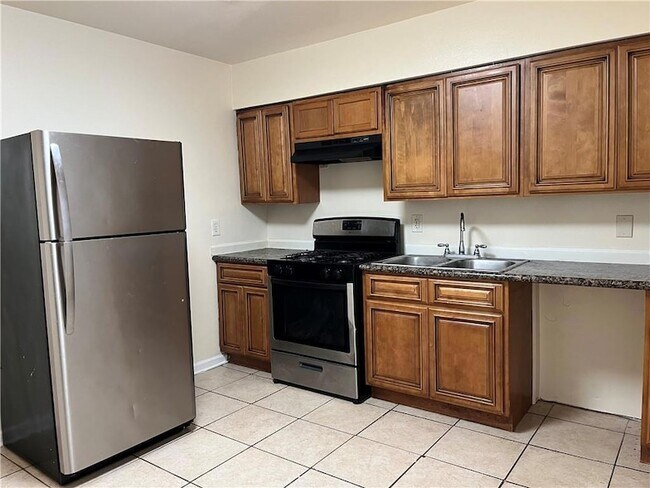Building Photo - 4734 Shalimar Dr