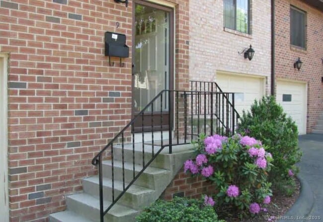 Primary Photo - 237 Strawberry Hill Ave