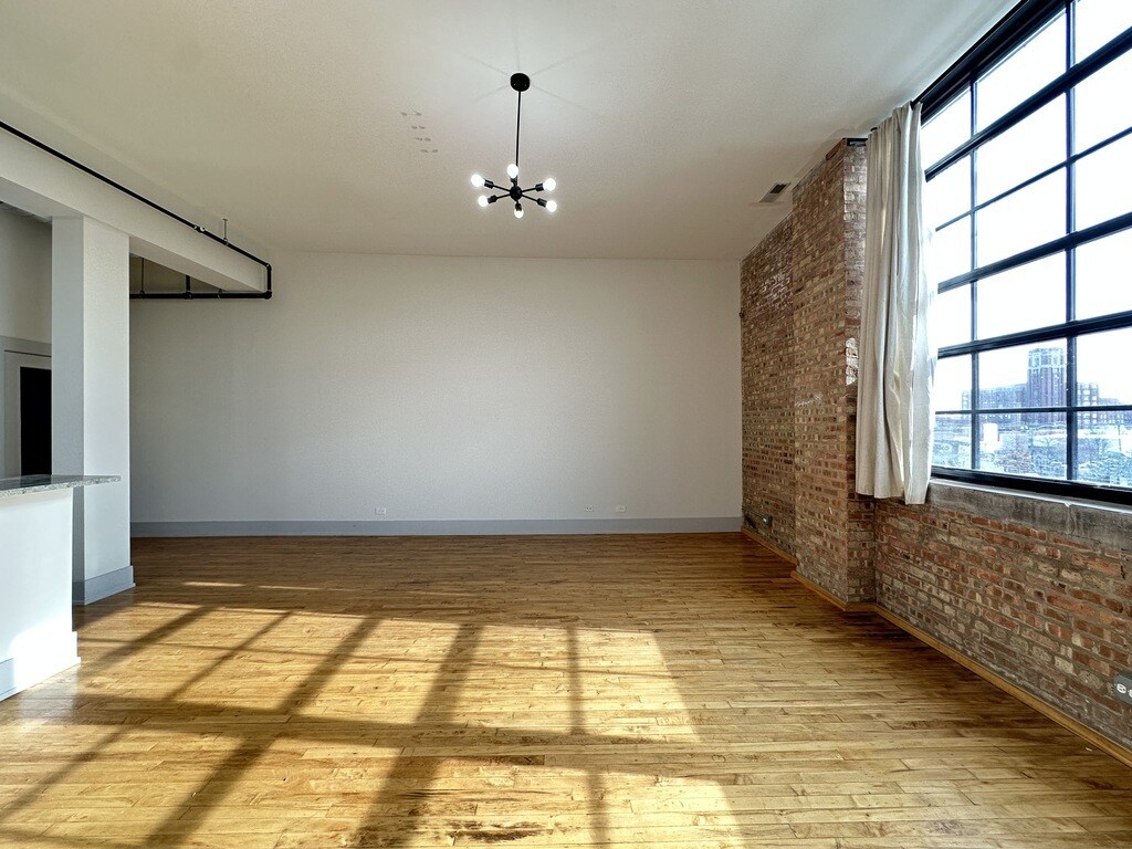 Building Photo - 1432 W 21st St