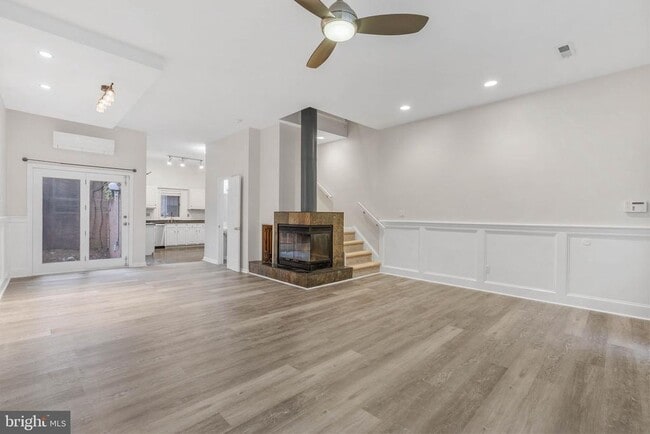 Building Photo - 2322 Wallace St