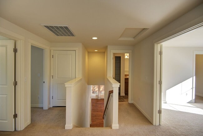 Building Photo - 3 (or 4) bedroom Edmonds Home