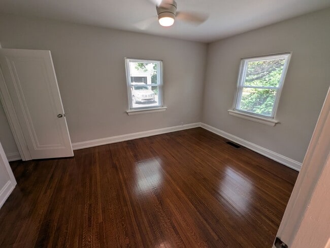 Building Photo - Beautifully renovated 2 bedroom house with...
