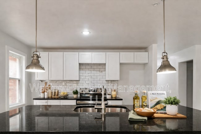 Building Photo - 711 NW 30th St