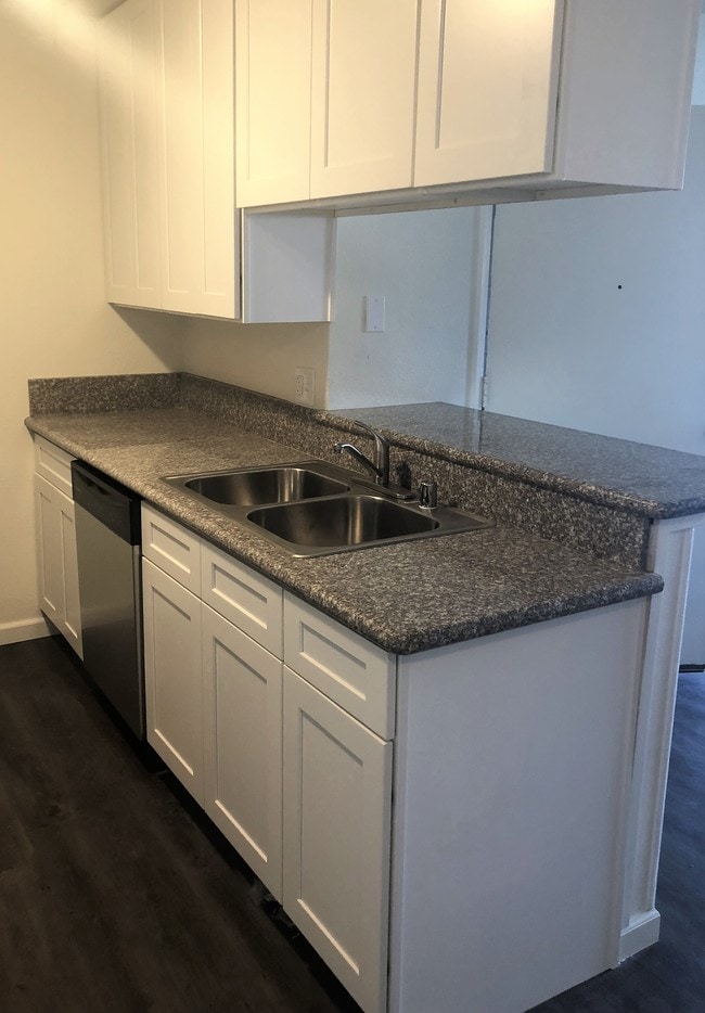 Building Photo - Pinewood Place