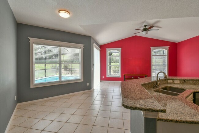 Building Photo - MOVE-IN READY 5 Bed 3.5 Bath Home in Daven...