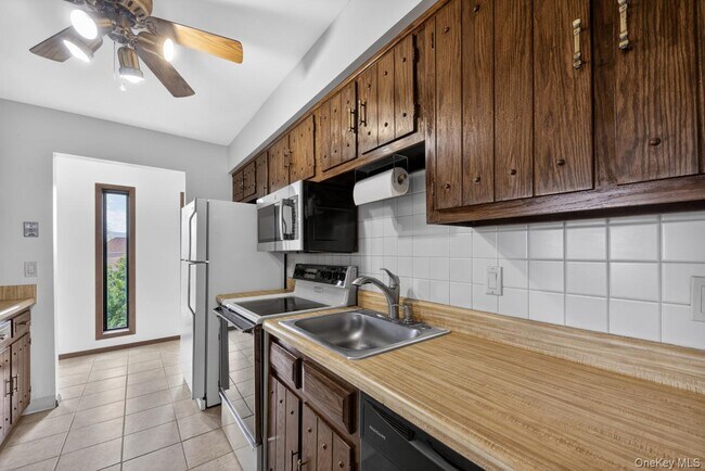 Building Photo - 350 Water St