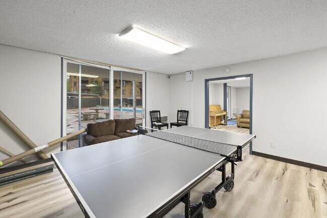 Building Photo - Live Above It All at the Satellite Condo 1 bed 1 bath!