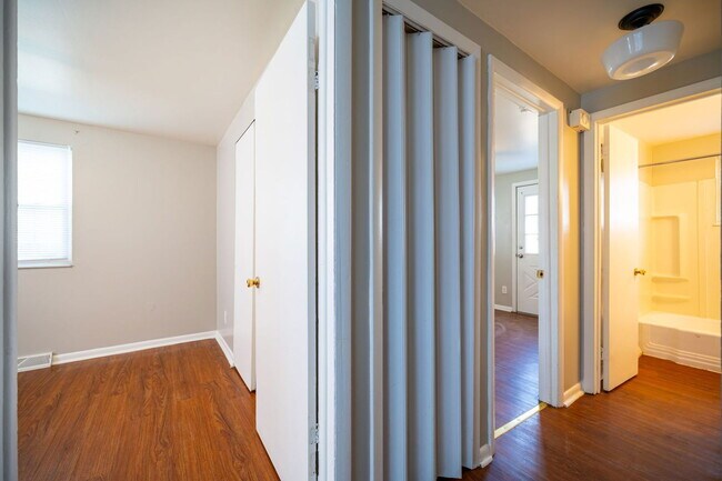 Building Photo - 472 Elsmere St