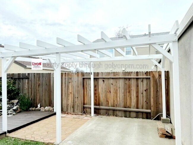 Building Photo - Cute and Cozy Home in Antelope!!!