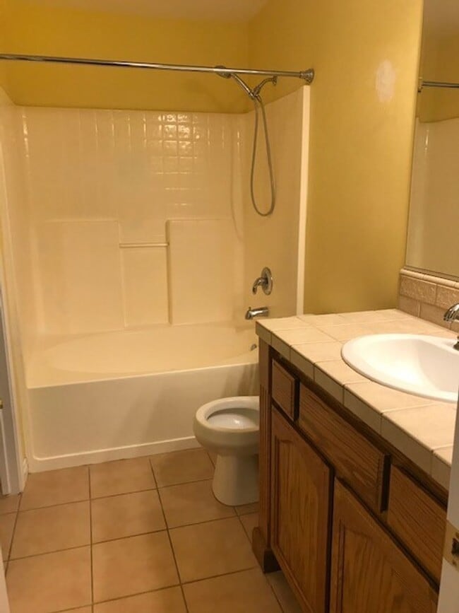 Building Photo - HOUSE