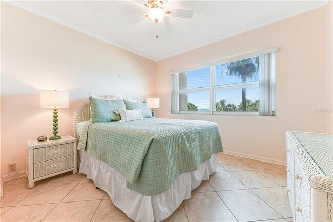 Building Photo - 880 Mandalay Ave