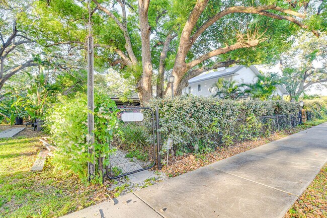 Building Photo - 1409 Maple St